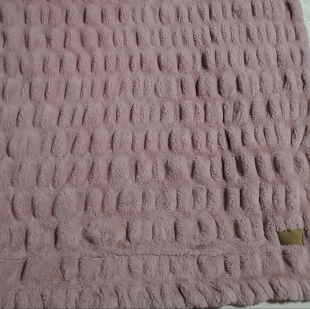 Lola Pink Textured Throw Blanket - Picture 10 of 12